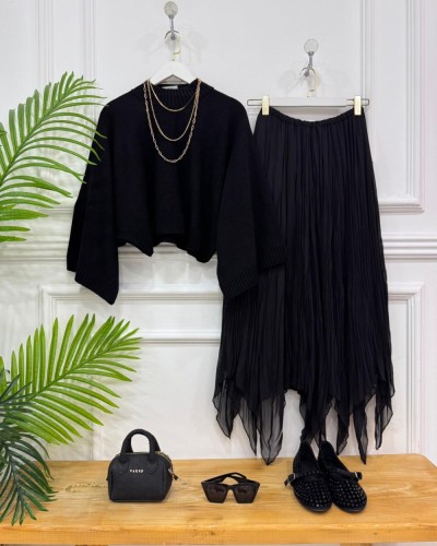 İdil ikili kombin siyah kazak, siyah etek