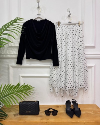 Pelin İkili kombin beyaz etek siyah bluz