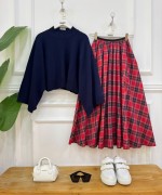 plaid laci kazak,kırmızı etek 
