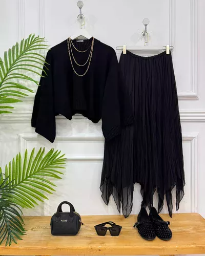 İdil ikili kombin siyah kazak, siyah etek